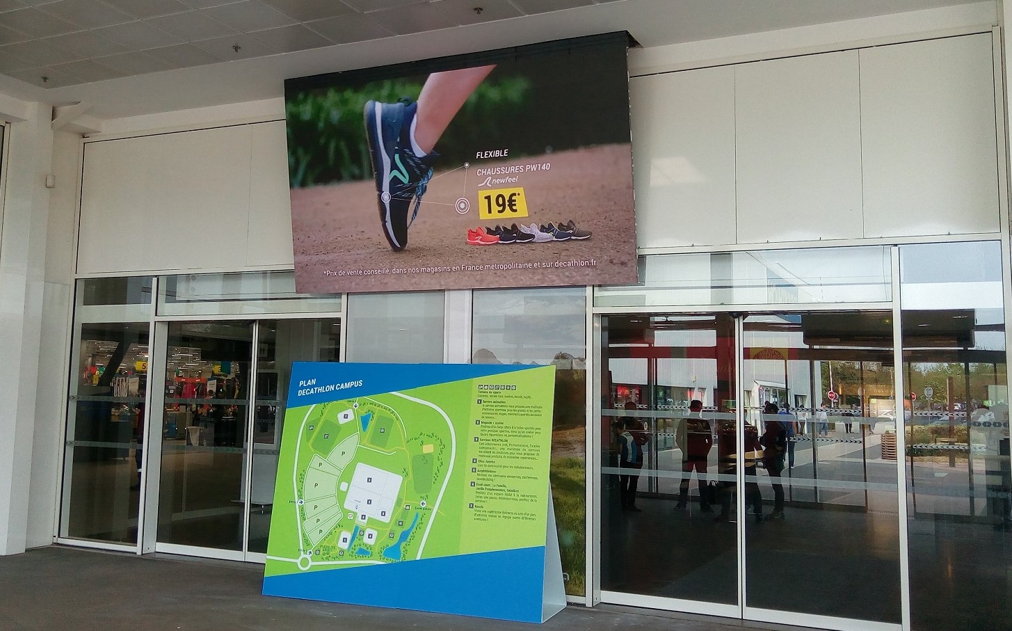 ecran geant 110 pouces led mur d'image (3)