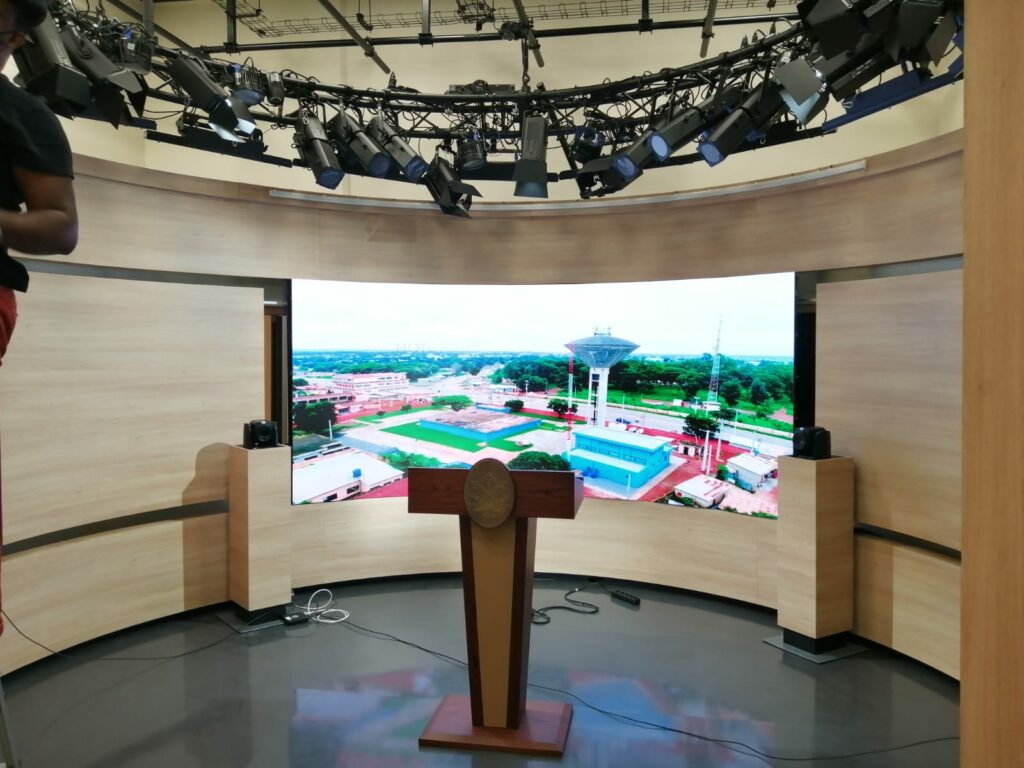 Écran LED XR Imeens pour plateau TV et live stream installé en RDC
