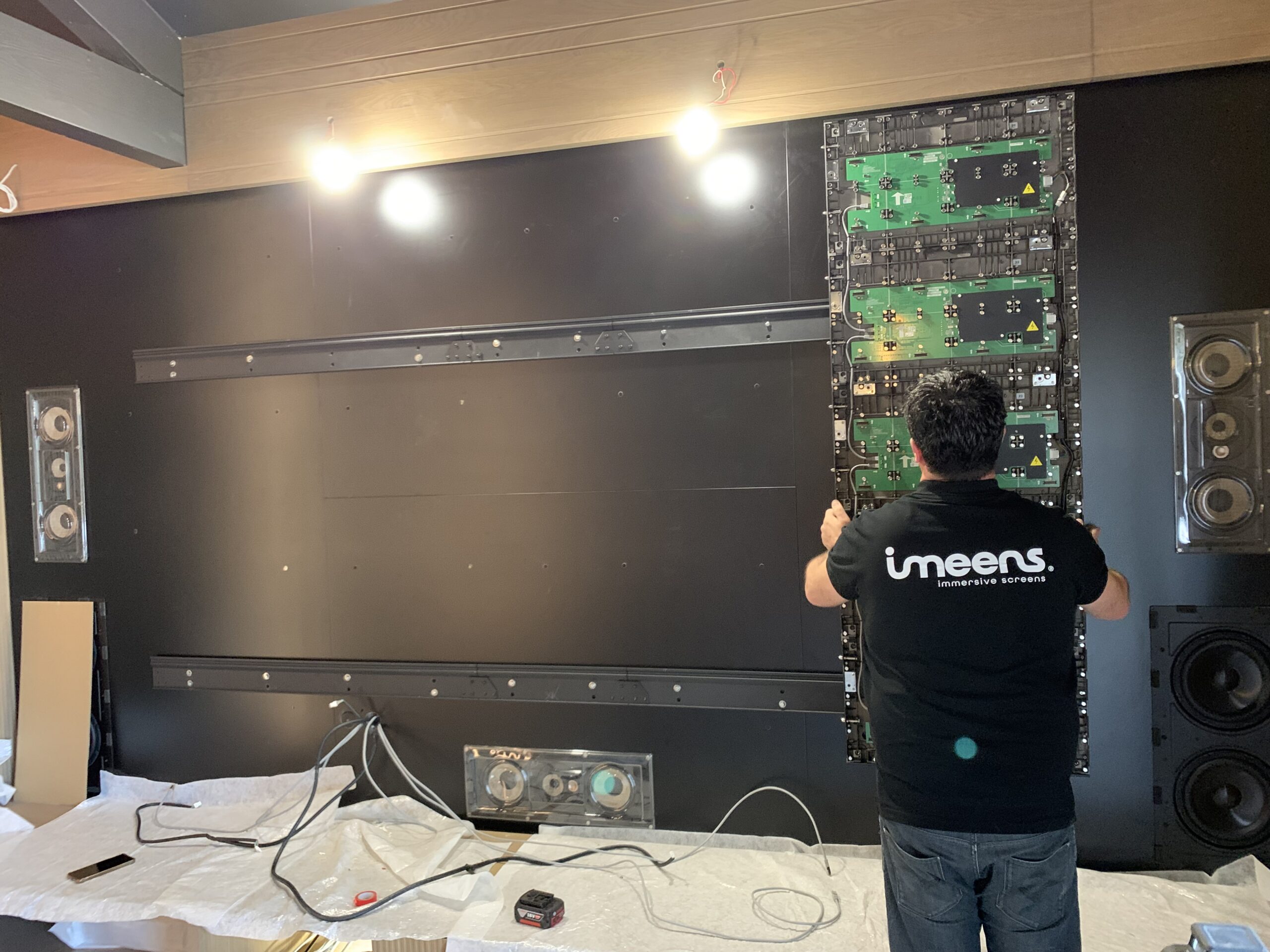 installation ecran geant led